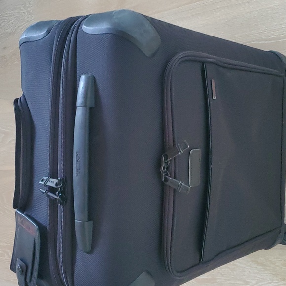 Tumi Continental Expandable 4-Wheel Carry-On Spinner Cabin Luggage - Picture 13 of 13